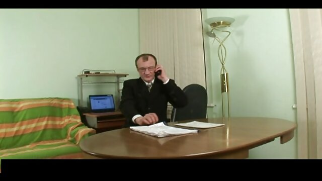Висока дефиниција :  Бујните бринети уживаат во влажна и хардкор анална тројка Бесплатни видео клипови 