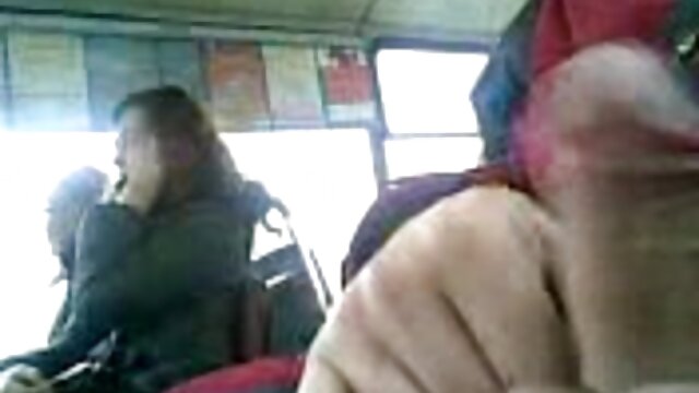 Висока дефиниција :  Среќна обетка закова две евро курви во близина на режисерот со камера Бесплатни видео клипови 