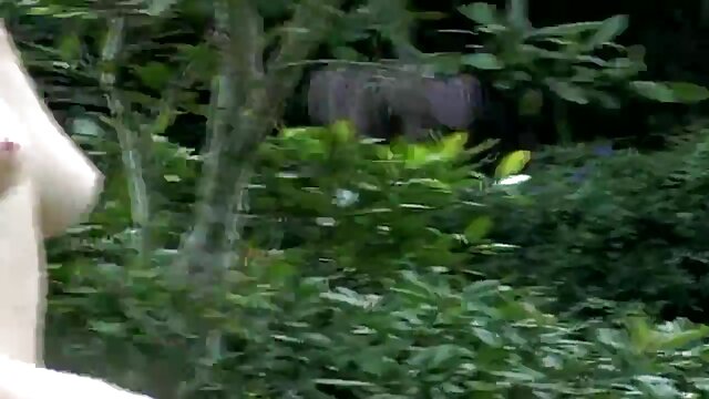 Висока дефиниција :  Неколку пилиња учествуваат во незапирлива фетиш забава во замок Бесплатни видео клипови 