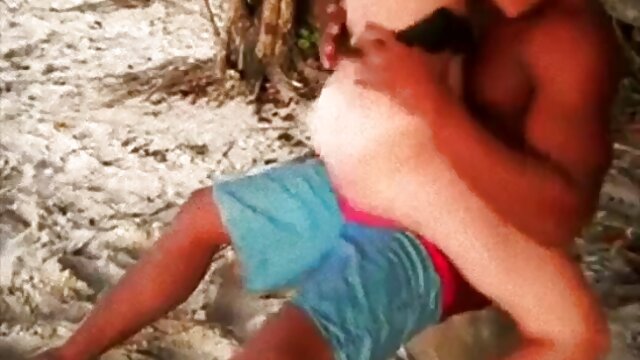 Висока дефиниција :  Директорот анализира на софата курва ученичка со стегнат анус Бесплатни видео клипови 