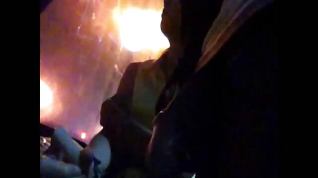 Висока дефиниција :  Европската тинејџерка Ана Роуз е нападната од нејзиното напалено момче Бесплатни видео клипови 