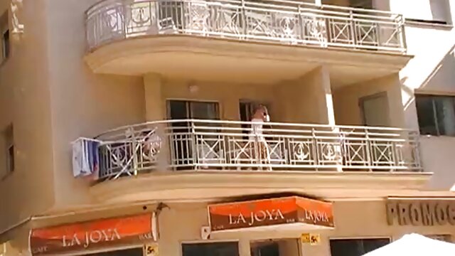 Висока дефиниција :  Чаби курви доаѓаат на кастинг на порно и демонстрираат што добиле Бесплатни видео клипови 