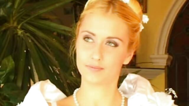 Висока дефиниција :  Латино венч со голем задник заебан во тесно грабање одзади Бесплатни видео клипови 