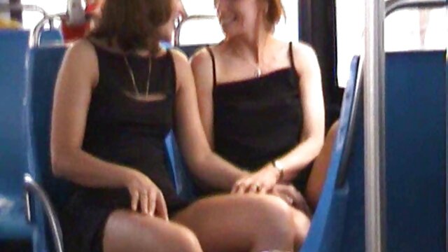 Висока дефиниција :  Краткокосата мила ја уништува нејзината тесна дупка Бесплатни видео клипови 