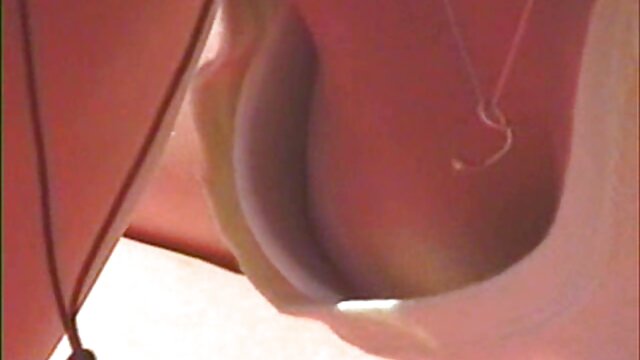 Висока дефиниција :  Бујна мазна пичка на младенче изедена после јога од нејзината пријателка Бесплатни видео клипови 