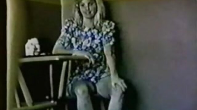 Висока дефиниција :  Жената не се срами што совршеното тело му го дава на мажот Бесплатни видео клипови 