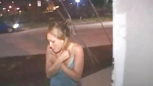 Висока дефиниција :  Среќната обетка учествува во сензуална тројка со слатки девојки Бесплатни видео клипови 