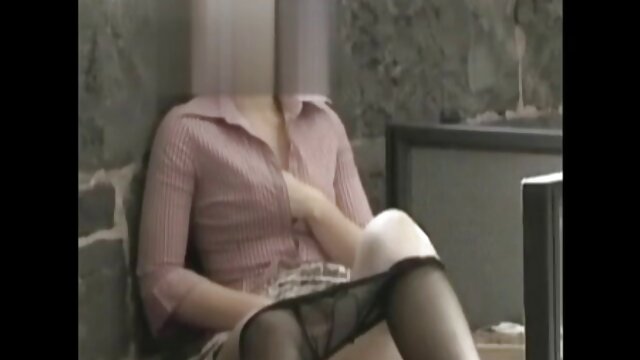 Висока дефиниција :  Унгарската мила Лорен Минарди е закована во автомобилот Бесплатни видео клипови 