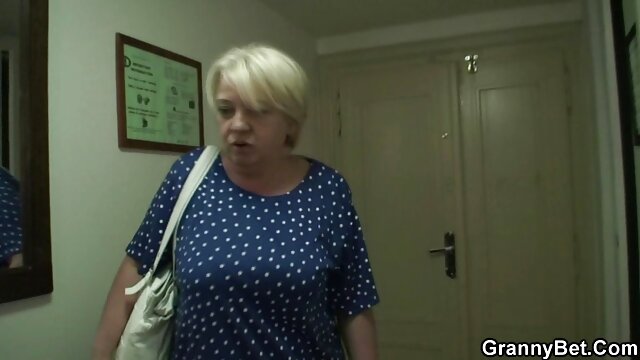 Висока дефиниција :  Busty Black Widow го мами Капетан Америка во прекрасно ебање Бесплатни видео клипови 