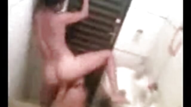 Висока дефиниција :  Откачената девојка Гиа Палома ја ебат двајца бисексуални момци Бесплатни видео клипови 