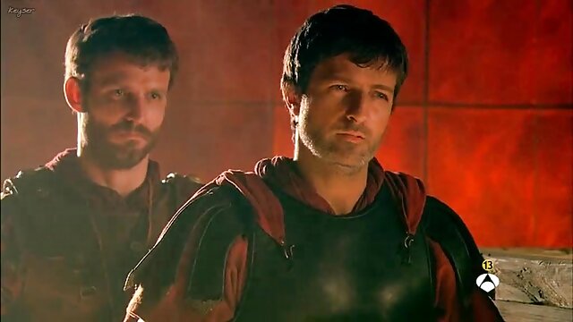 Висока дефиниција :  Три евро пилиња имаат групен секс полн со анални активности Бесплатни видео клипови 