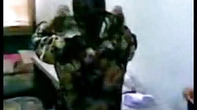 Висока дефиниција :  Две прекрасни младенчиња си играат сензуални лезбејски игри едни со други Бесплатни видео клипови 