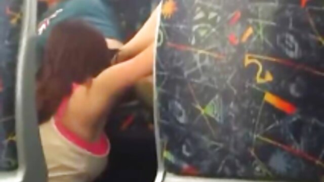 Висока дефиниција :  Срамежлива Русинка добива шупак што ја оптегнува чудовиштето Бесплатни видео клипови 